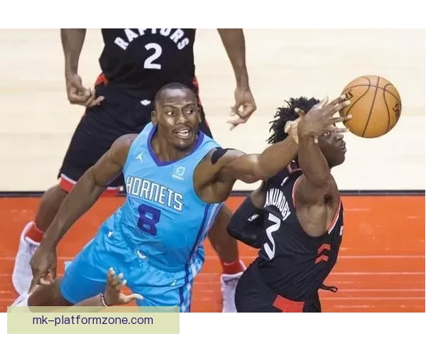 卡鲁索调皮抢水壶哈特机智躲避结果泼满前队友一身水