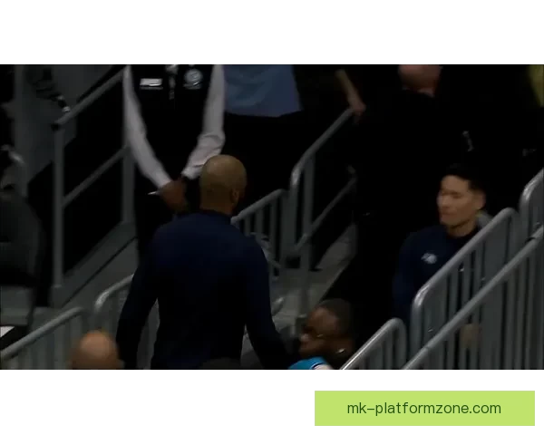 魔术主帅因不满裁判判罚连续吃两技犯被驱逐愤怒发声