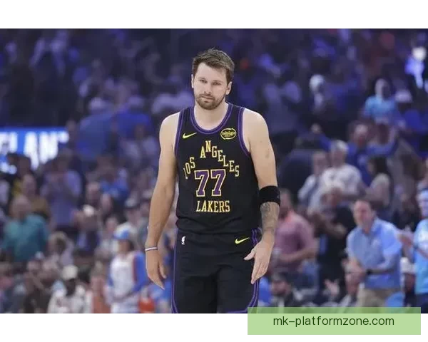 24日NBA焦点战前瞻东契奇力拼连胜勇士能否止住连败颓势